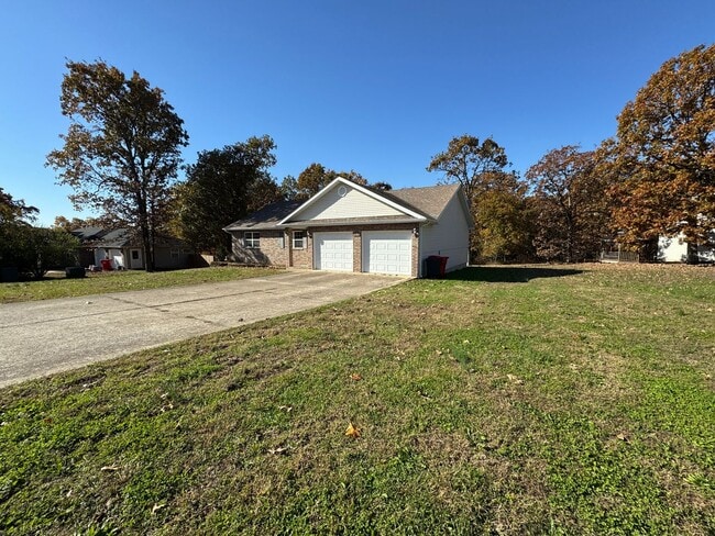 Photo - Freshly Painted Beautiful 3 Bedroom, 2 Bat...