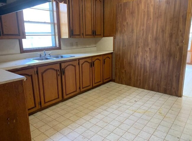 Photo - 820 Raymond St