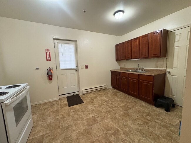 Photo - 2 1/2 Cliff St