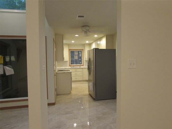 Building Photo - 201 Vanderpool Ln Unit 19