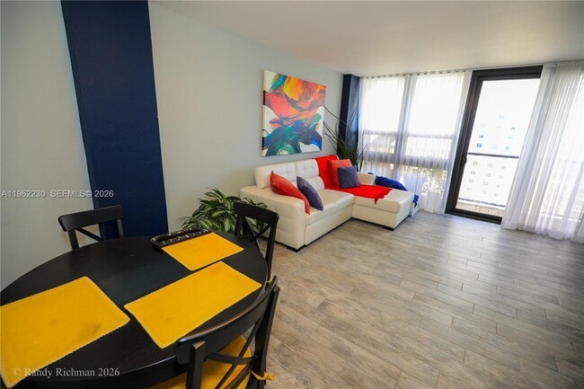 Photo - 600 NE 36th St Unidad 1905