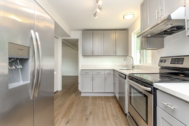 Photo - Four Bedroom House Near Camelot Park