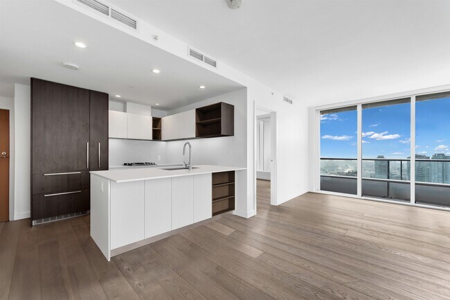 Photo - 6000 Mckay Av