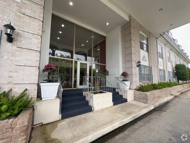 Building Photo - 2601 Bellefontaine Unit E-C204 Rental