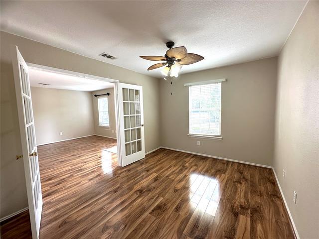 Photo - 809 Essex Dr
