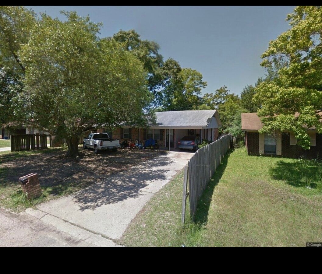 Photo - 303 Clara Dr