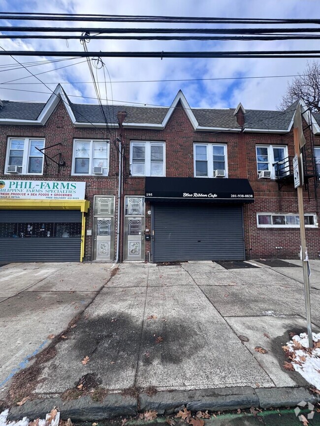 Building Photo - 195 Mallory Ave Unit 1 Rental