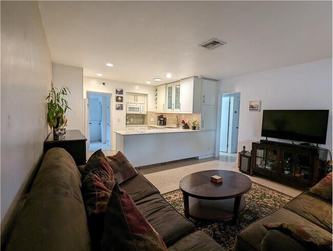 Photo - 609 NE 14th Pl