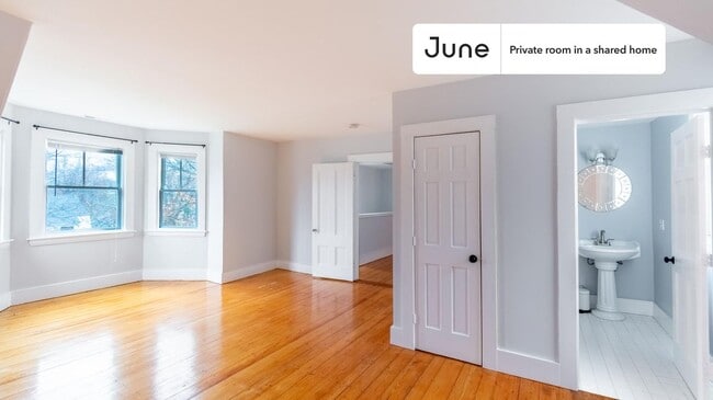 Photo - Room in Shared 5 bed/2.5 bath home Unidad A