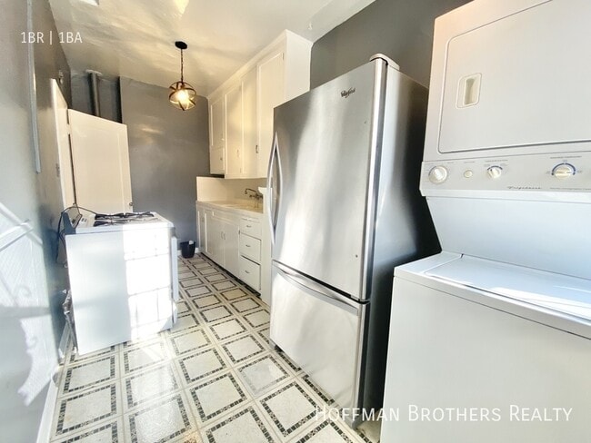 Building Photo - 351 N Sierra Bonita Ave