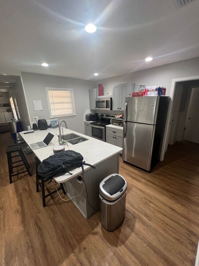 Photo - Pre Leasing for Fall 2026!! 4/3 in Medical District!