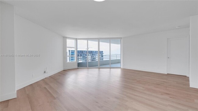 Building Photo - 555 NE 34th St Unit 0210 Rental