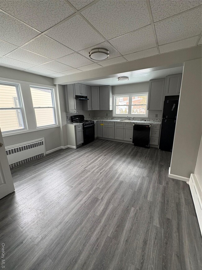 Building Photo - 142 Smith St Unit 1