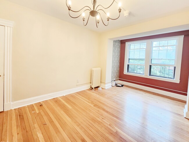 Building Photo - 72 Strathmore Rd Unit 9