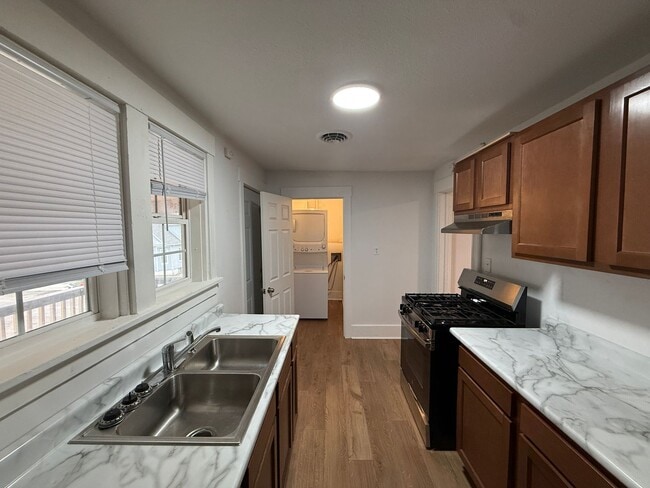 Building Photo - 1144 S Spring St Unit B