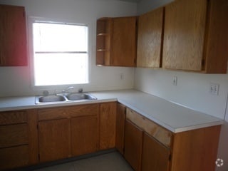 Building Photo - 313 N. "E" Unit 2 Rental