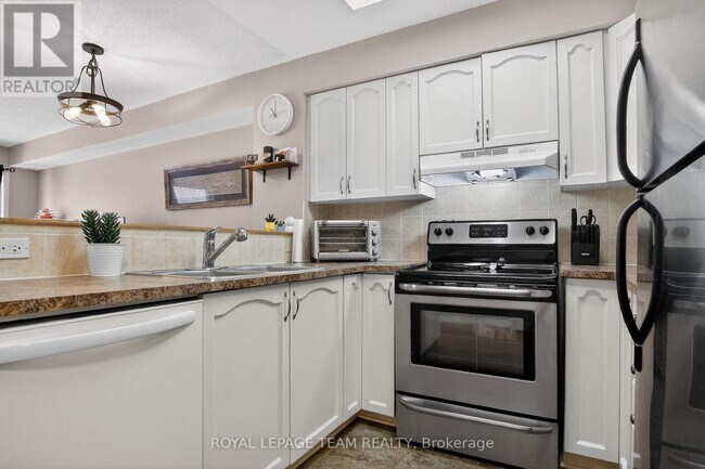 Photo - 255 Deercroft Ave