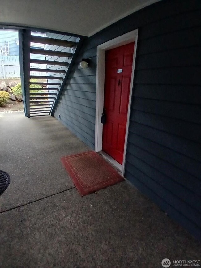 Photo - 16817 Larch Way