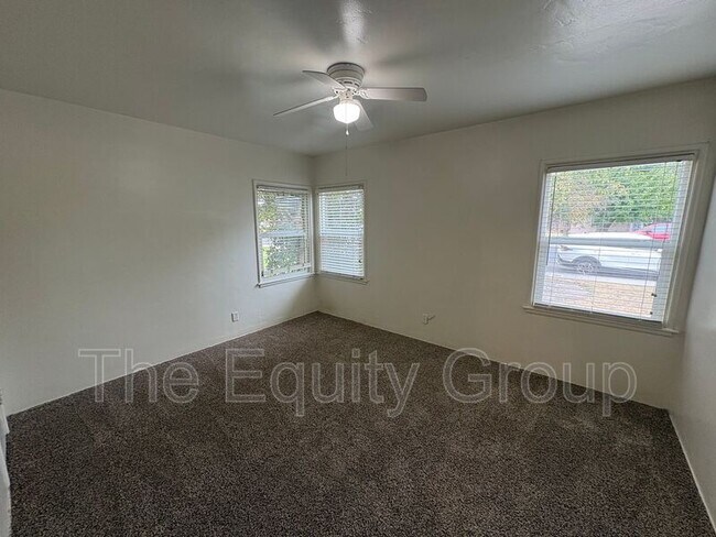 Photo - 801 S Sowell St