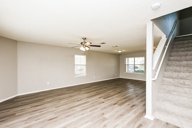 Photo - 949 Canary Dr
