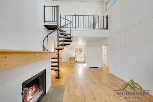 Building Photo - Fully Updated 3 Bedroom/ 3 Bath Peaceful Condo