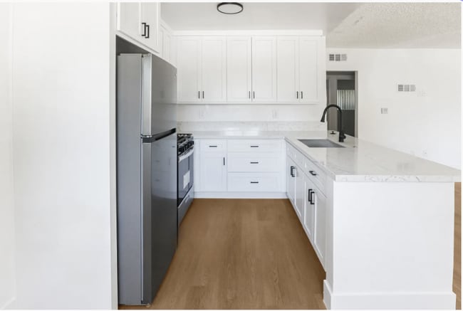 Photo - 13922 Sayre St Unidad 6A