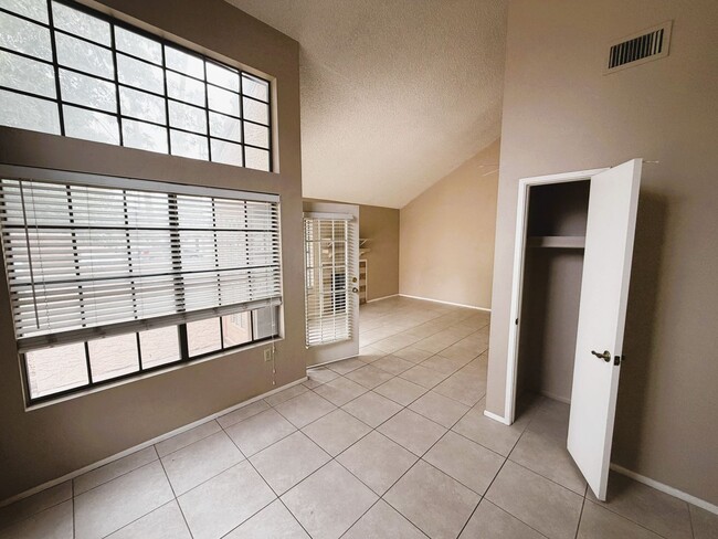 Photo - 1 bed Plus DEN/OFFICE w/closet (may be used for 2nd bedroom) 1 bath!