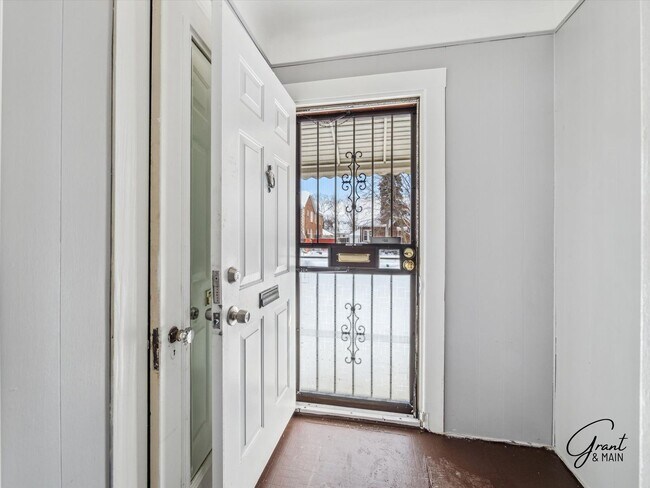 Photo - $1200 Bungalow