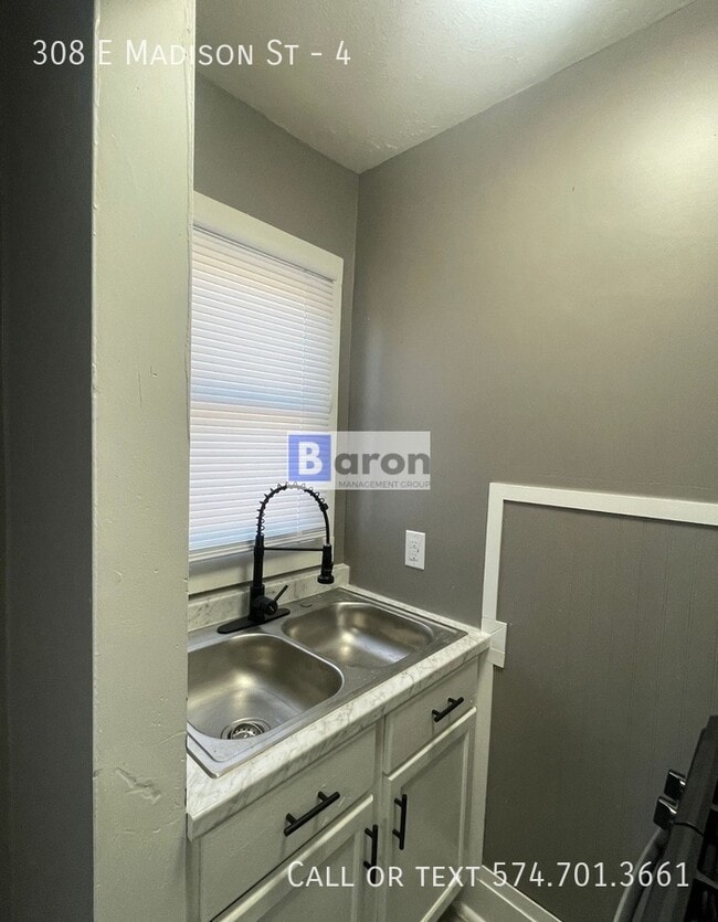 Photo - 308 E Madison St Unidad 4
