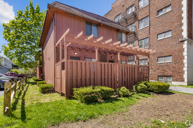 Building Photo - 93 Park Ave Unit Apt A