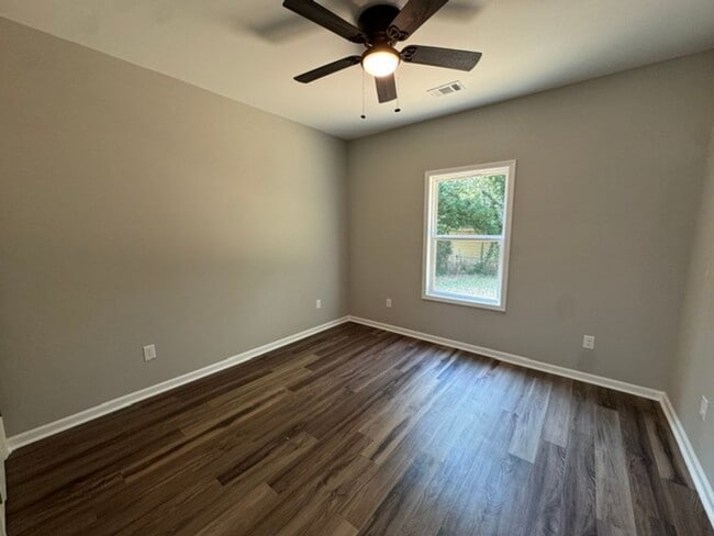 228 E Render St