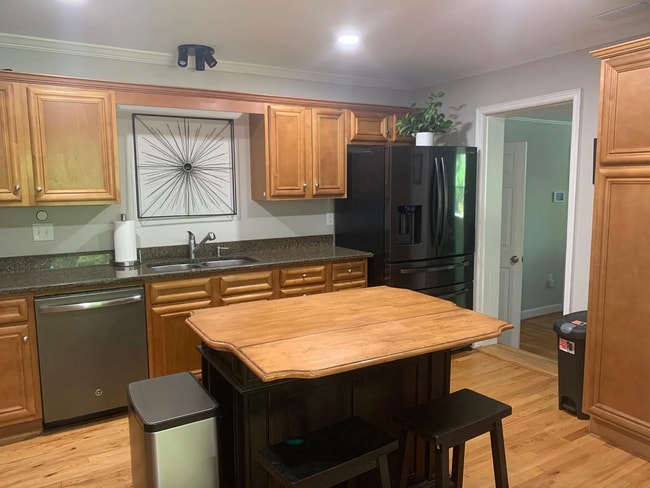 Photo - 864 Shadowridge Dr SE