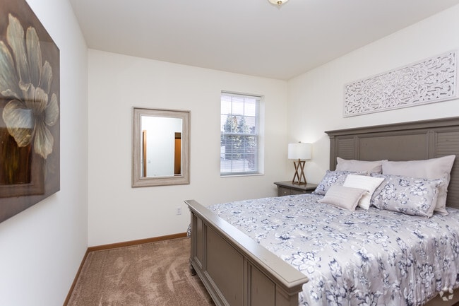2BR, 2BA - 847 SF