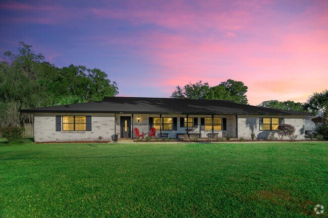 Building Photo - Exquisite SE Ocala Pool Home