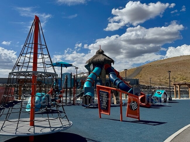 Building Photo - 1565 Charmer Ln