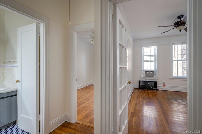 Photo - 484 Plandome Rd Unidad Rear Apt