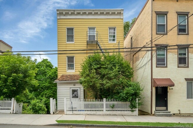 Building Photo - 437 Warburton Ave Unit 2