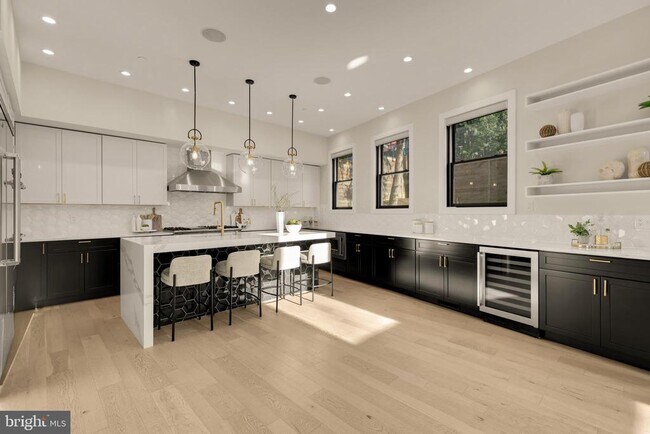 Photo - 4913 Sherier Pl NW