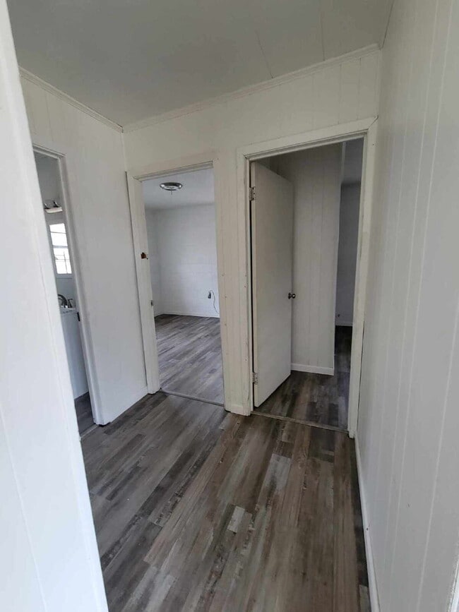 Building Photo - 2/1 located in Leakesville