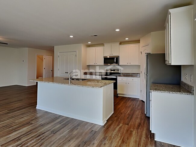 Photo - 2061 Southlea Dr