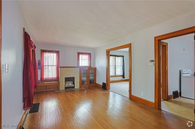 Building Photo - 522 Columbus Ave NW Rental