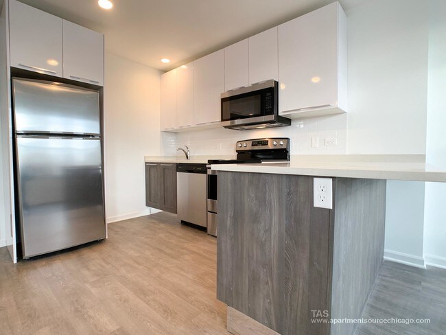 Building Photo - 940 W Winona St Unit 404 Rental