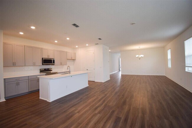 Photo - 2370 Lancashire St