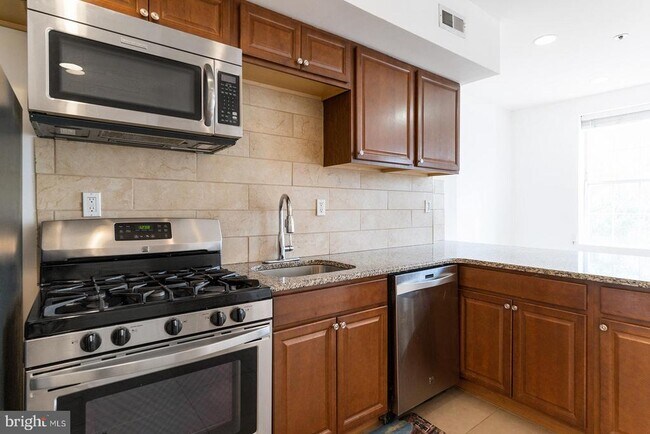 Photo - 227 E Girard Ave Unit 2