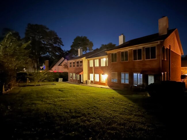 Photo - 3207 Shamrock St E