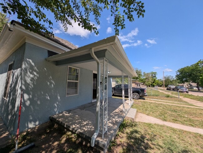 Photo - 804 E 8th Ave