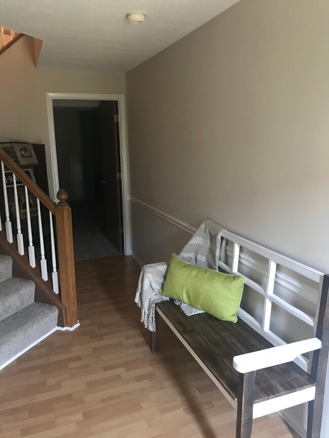 Photo - 104 Hillvue Dr