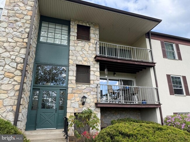 Photo - 300 Drummers Ln Unit 300