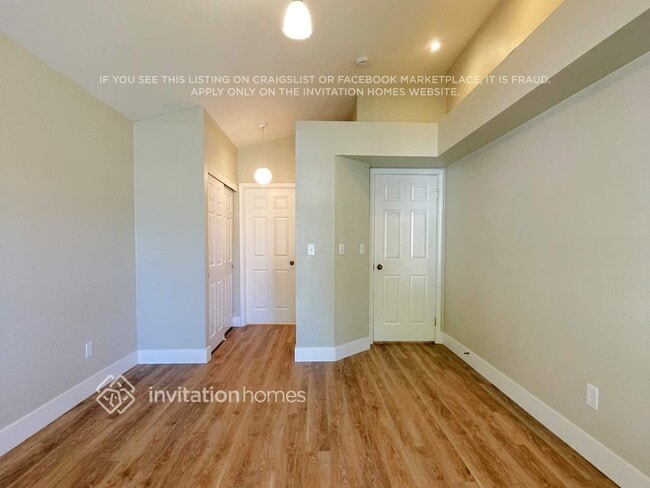 Photo - 3462 Lowther Way