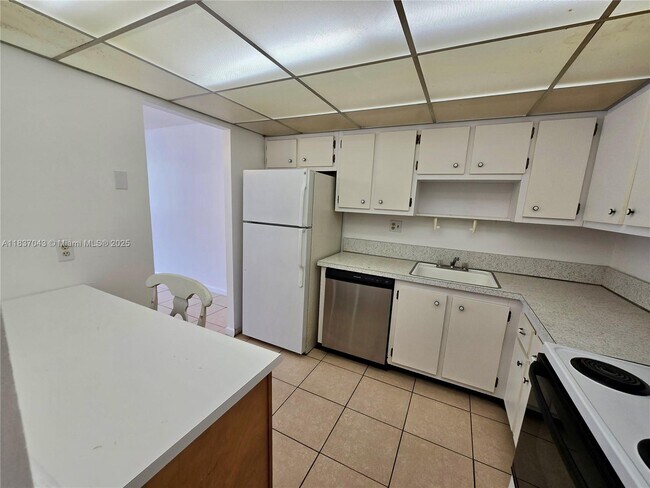 Photo - 2731 Taft St Unidad 102